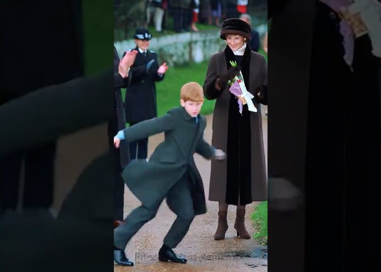 Young Harry dances cool like an Idol!#royal #princeharry #princess #diana #dance