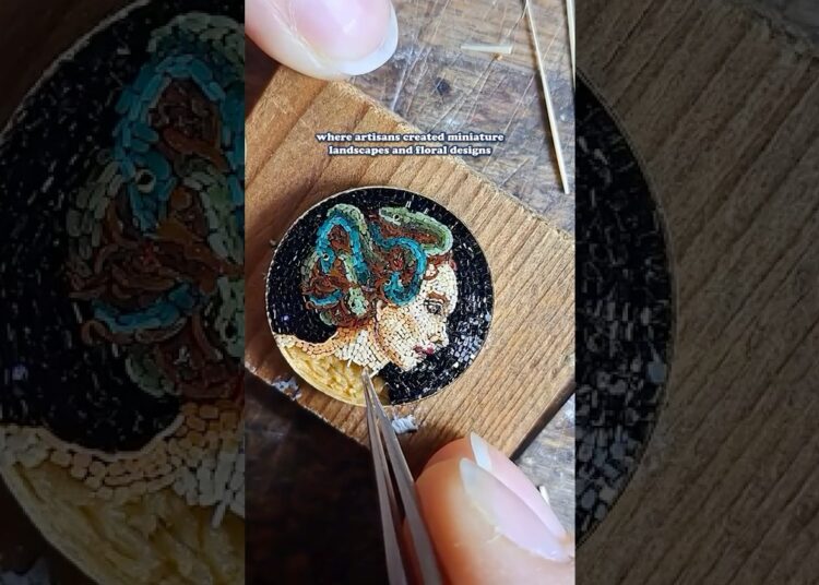 The detail in this tiny art is INSANE.  Artist: Rebecca di Enamel #artist #mosaic