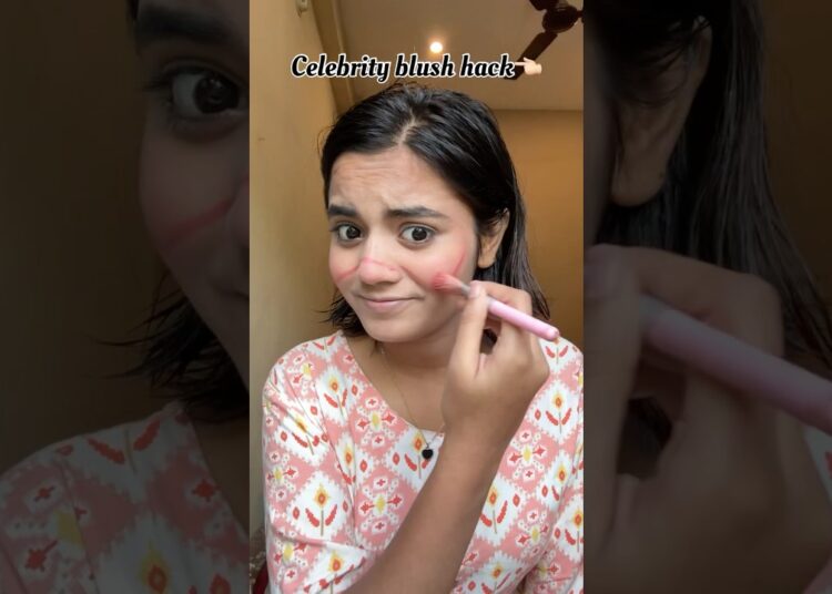 Celebrity blush hack 🫶🏻#makeuphacks #celebrity #celebritymakeup #makeuptutorial #viralmakeuphack
