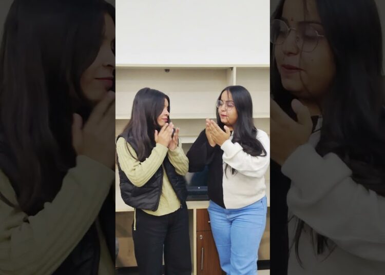 When manager is on leave… no work, only gossips ✌️😂#OfficeLife  #RelatableReels #officevideos