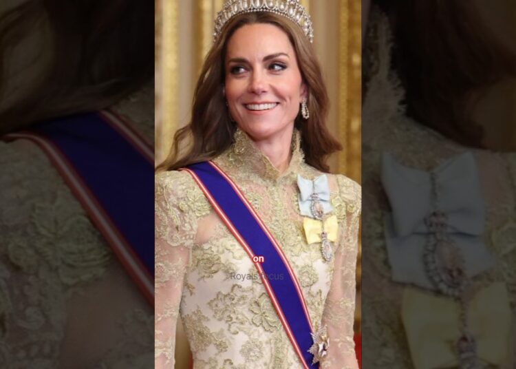 Kate Middleton Tiara Trick To Keeping On#royal#kate#trending#shorts