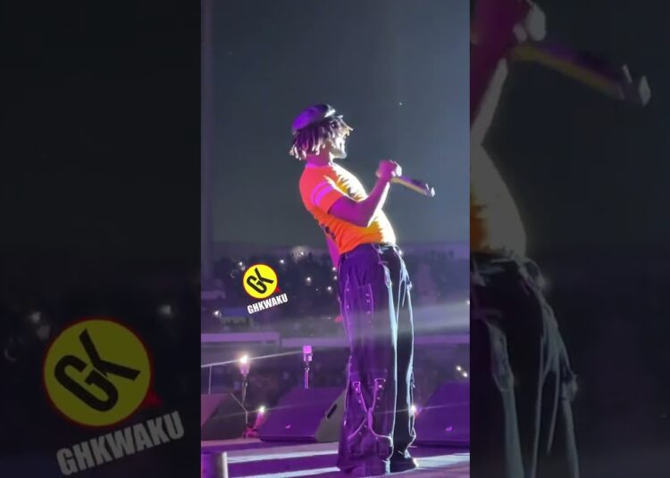 Kofi Mole Shutdown performance at Medikal BYK Concert live at the Accra Sport Stadium