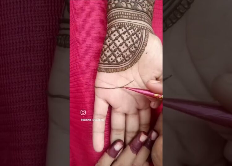 kaisi lagi aap sabko ye design ♥️#henna #mehndi #artist #yt #youtube #art #ytshorts #short #mehandi