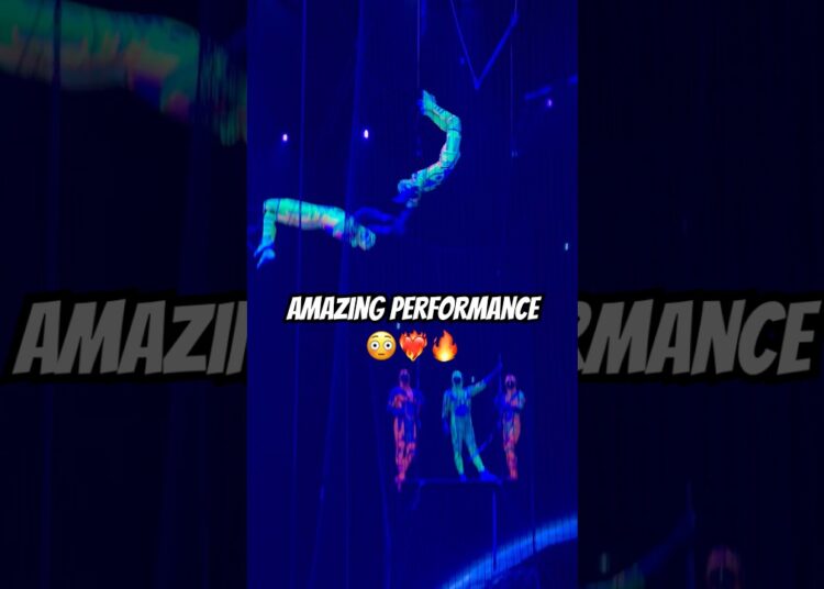 Good landing 😱🪽 #artist #performance #trampoline #gymnast #acrobatics #circus #flip #gym ￼