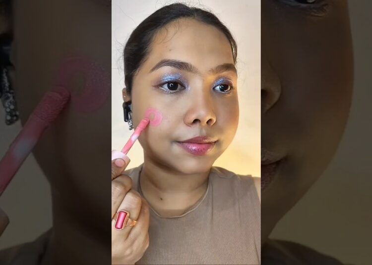 Makeup according to your face😱 Celebrity Inspired blush tips #ytshorts  #makeup #blush #celebrity