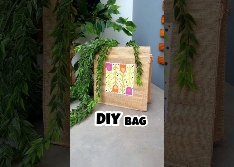 Painting on Cute  Bag #diy #bag #painting #craft