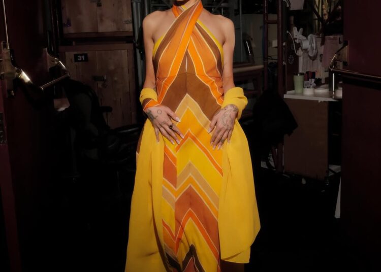 Ariana Grande filmed SNL promos in a vintage Bob Mackie gown originally worn by Carol Burnett