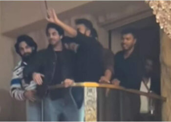 Aryan Khan’s Bengaluru event sparks fan frenzy; caught sharing laughs with Kannada actors Zaid Khan and Dhanya Ramkumar - watch video | Hindi Movie News