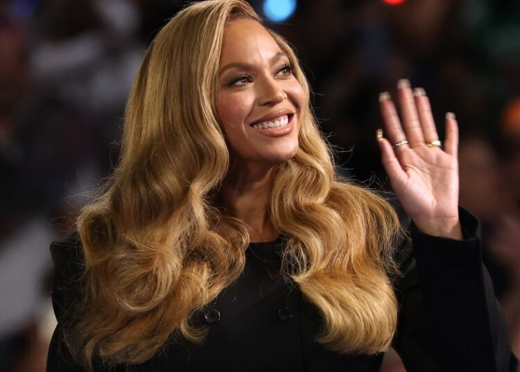 Beyoncé Becomes a Billionaire, the Fifth Musician to Reach Milestone