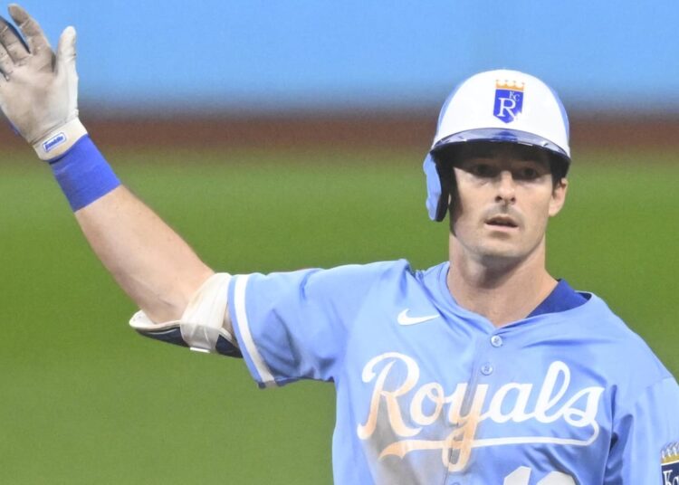 Braves Agree to Sign Veteran OF Mike Yastrzemski to Two-Year Deal