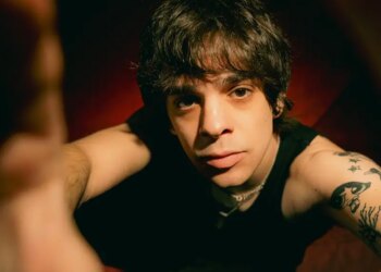 Buzzing Pop Artist Ezra and Powfu Capture Time Standing Still on Stirring New Ballad “Hourglass” » LIVING LIFE FEARLESS