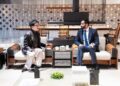 CJ Group Chairman Lee Jae-hyun, left, meets with UAE Minister of Culture Salem Bin Khalid Al Qassimi at CJ Human Resources Center in Seoul, Tuesday. Courtesy of CJ Group