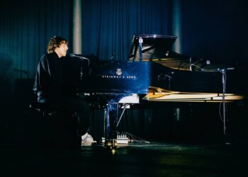 Cameron Winter live at The Roundhouse, London. Credit: Lewis Evans