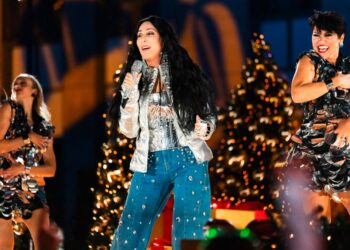 Cher, Christina Aguilera & More New Christmas Songs: Pop Shop Podcast