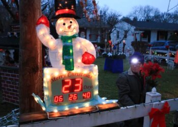 Christmas halftime shows include Snoop Dogg, HUNTR/X, Lainey Wilson