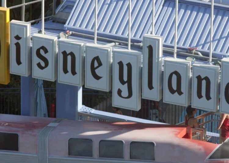 The iconic Disneyland marquee.