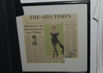 Jeffrey Epstein¿s obsession with the Royal Family can be seen in one of the more bizarre photographs from inside his home