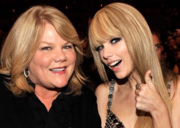 How Taylor Swift’s Mom Helped Spark Her Romance With Travis Kelce