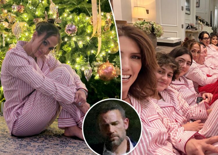 Jennifer Lopez spent Christmas Eve with family and friends