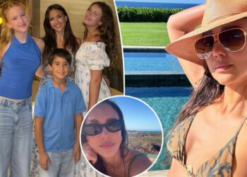 Jessica Alba models bikinis on vacation with her kids