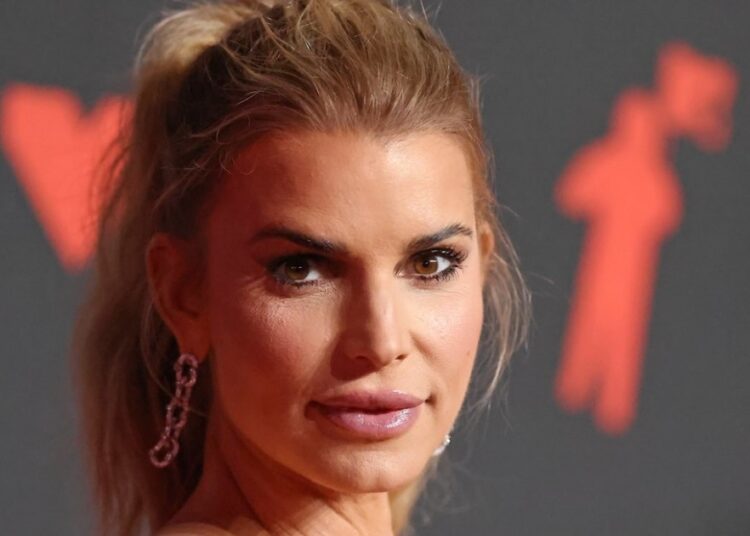 Jessica Simpson Reflects on Not Feeling 'Good Enough' as a Pop Star