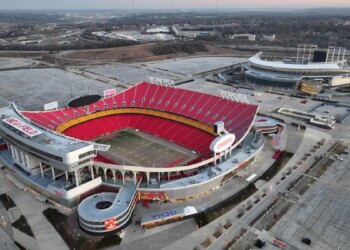 Kansas deadline looms for Kansas City Chiefs and Royals stadium deals