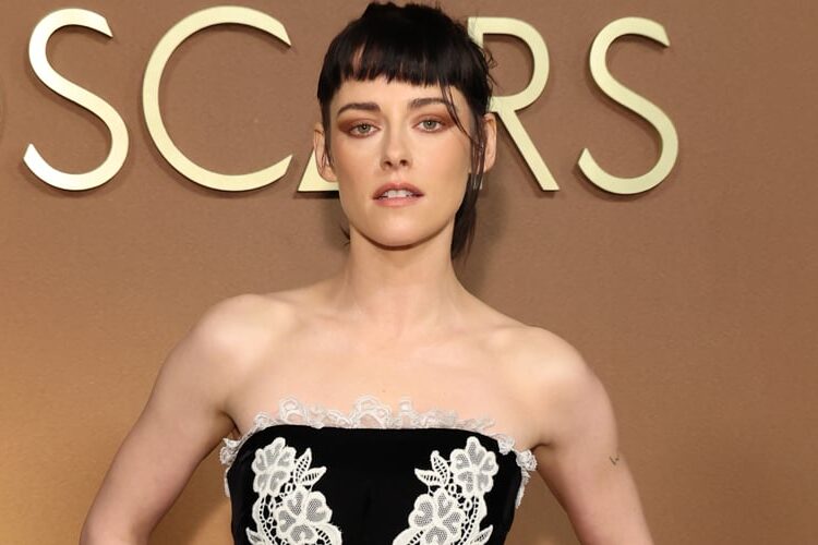 Kristen Stewart Rips Into the Entertainment Industry, Calls It a ‘Capitalist Hell’ That Hates ‘Marginalized Voices’ | Kristen Stewart | Celebrity News and Gossip | Entertainment, Photos and Videos