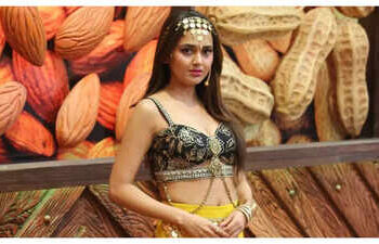 'Laughter Chefs Unlimited Entertainment’ season 3: Tejasswi Prakash relives her Naagin era as Priyanka Chahar Choudhary joins her
