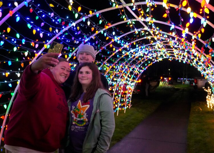 Make Music Salem brings caroling to downtown on Winter Solstice
