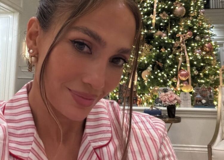 Jennifer Lopez's Christmas tree 2025