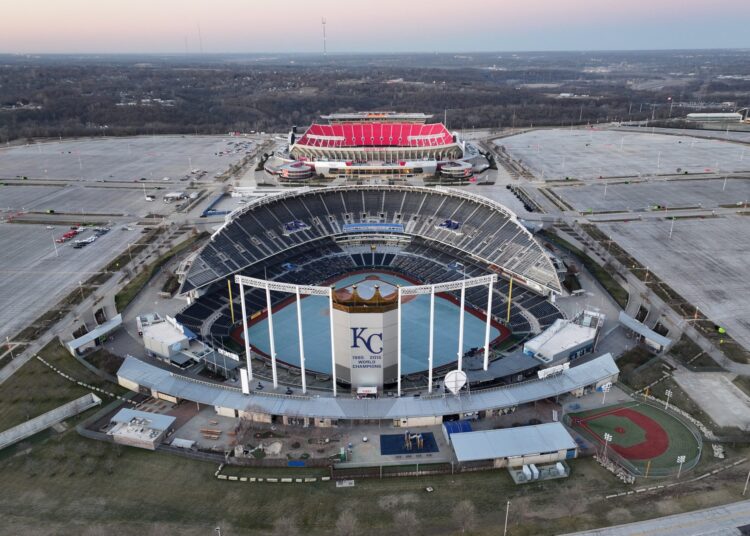 Missouri’s Betting Debut Comes As Chiefs, Royals Eye New Homes