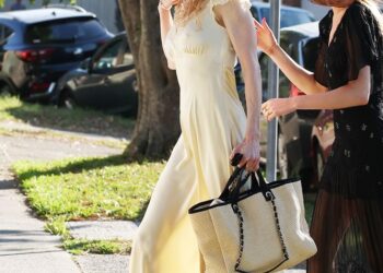 Nicole Kidman pictured for the first time since splitting with Keith Urban, back on home soil with her daughters.
