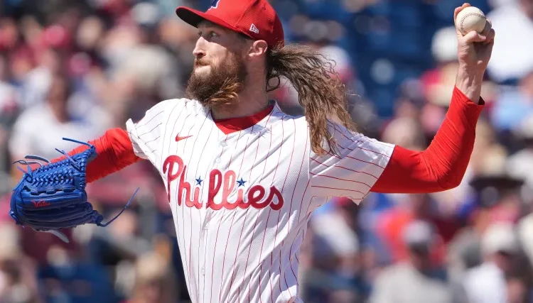 Phillies to trade fan-favorite lefty Matt Strahm to Royals image