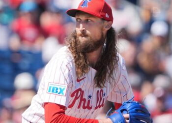 Phillies trade RP Matt Strahm to Royals