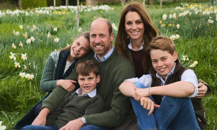 Prince and Princess of Wales release Christmas card photo