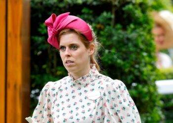 Princess Beatrice, Worried About Snubbing, Flees England for Christmas