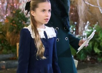Kate's mini-me Charlotte appears to be enjoying wearing her hair in a bow this festive season, as she picked a black design for her mother's Christmas carol concert in London earlier this month