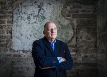 Renowned architect and RTÉ presenter Hugh Wallace dies aged 68