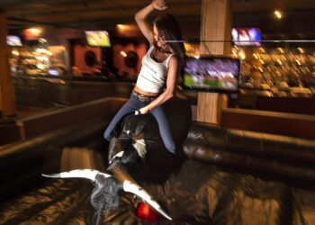 Ring in 2026 in Tacoma with a bars, music and dining guide