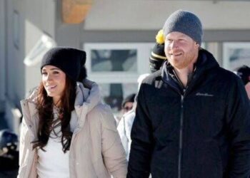 Royal Family fans complain about Meghan Markle's Christmas card - Celebrity News - Entertainment