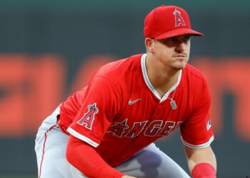 Royals sign infielder Kevin Newman to a minor league deal