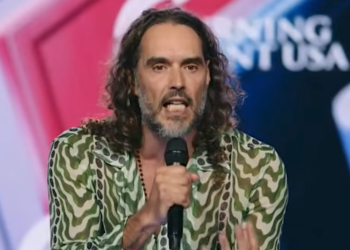 Russell Brand Attacks Katy Perry’s Beau Justin Trudeau In 2 Words At Turning Point