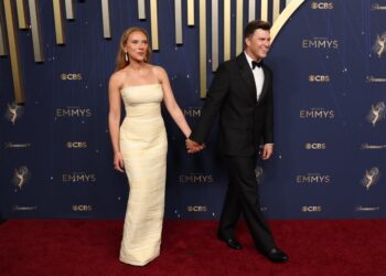 GettyImages-2234940283-scarlett-johansson-colin-jost