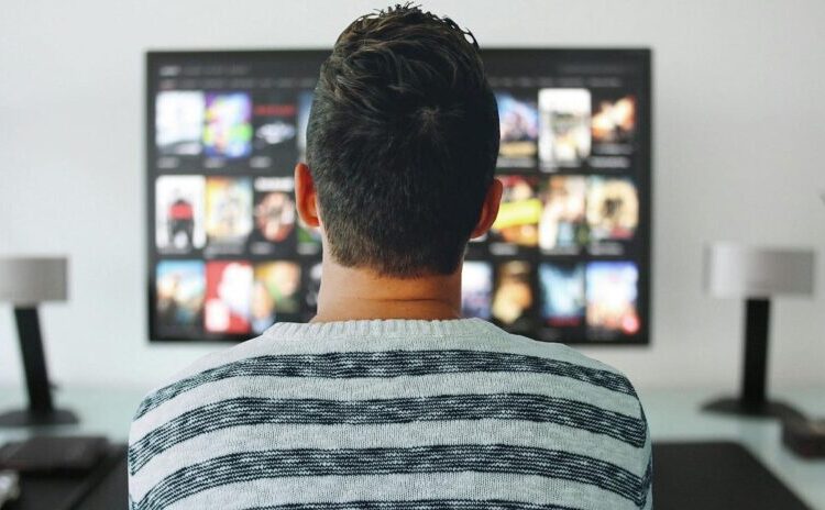 Smartphones and Smart TVs Completely Changed Our Entertainment Habits
