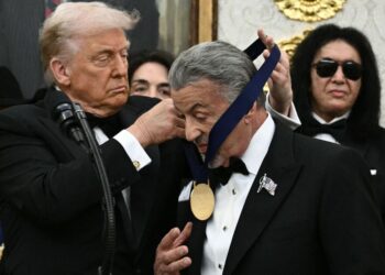 Sylvester Stallone debuts cane accepting Trump medal as fans 'diasppointed' - Celebrity News - Entertainment