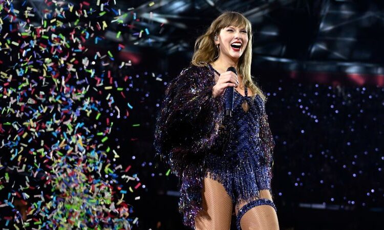 Taylor Swift gives an ‘early gift’ to fans this holiday season