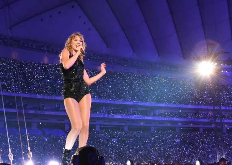 Taylor Swift's 'Reputation' Lyrics Changed on Apple Music, Fans Notice