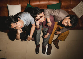 Triple play: Indonesian pop band The Lantis&rsquo; Muhammad Rifki Dzaky &ldquo;Ojan&rdquo; Fauzan (guitar, from left), Giri Virandi Lanti (vocal, bass) and Ravi Rinaldy Lanti (vocal, guitar) pose for a publicity shot. The band, which has just released an extended play (EP), Cara Mencintai, is known for its hit single, &ldquo;Bunga Maaf&rdquo;.