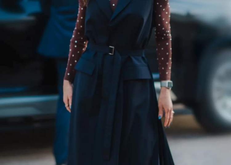 Queen Rania debuts her boldest manicure yet: The inverted blue French trend royals are loving