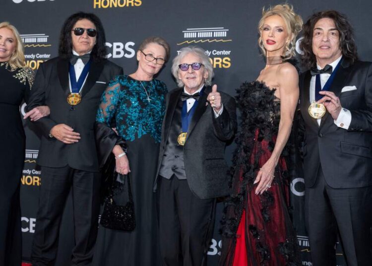 Tributes, not politics, play center stage as President Trump hosts the Kennedy Center honors ceremony | KGOU